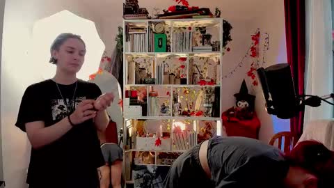 Snapshot of sova_energy chatting on November 2025 01:43:02 PM Leah online show from November 2025 01:43:02 PM