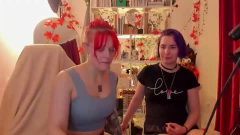 Snapshot of sova_energy chatting on November 2025 06:30:01 PM Leah online show from November 2025 06:30:01 PM