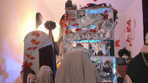 Snapshot of sova_energy chatting on November 2025 06:21:01 PM Leah online show from November 2025 06:21:01 PM