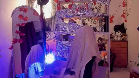 Snapshot of sova_energy chatting on December 2025 04:51:01 AM Leah online show from December 2025 04:51:01 AM