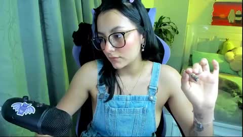 Lili online show from February 2025 03:32:02 AM