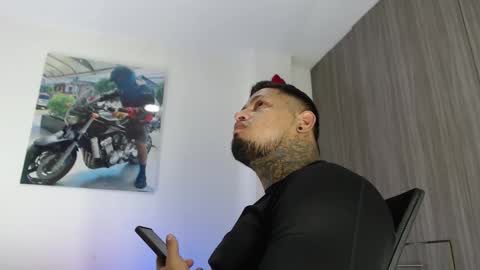 Snapshot of soy_apolo chatting on November 2025 12:37:02 PM soy_apolo online show from November 2025 12:37:02 PM