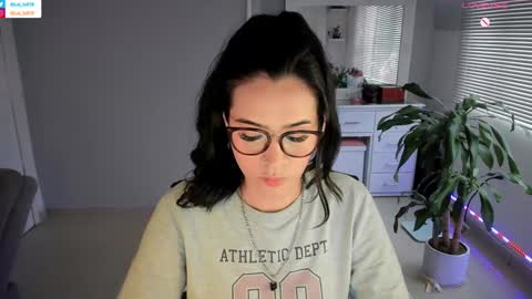 Luisa    online show from January 2025 10:16:02 PM