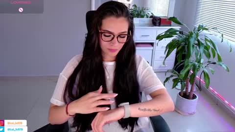 Luisa    online show from January 2025 09:48:02 PM