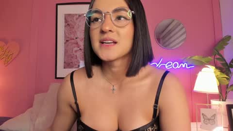 Snapshot of soysaraa_ chatting on January 2025 10:54:01 AM Aleja online show from January 2025 10:54:01 AM