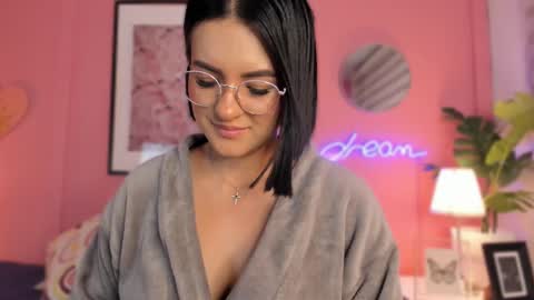 Snapshot of soysaraa_ chatting on February 2025 08:07:01 AM Aleja online show from February 2025 08:07:01 AM