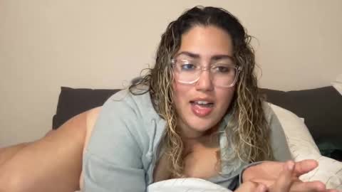 Snapshot of spacebunsxxx chatting on December 2024 12:41:01 AM spacebunsxxx online show from December 2024 12:41:01 AM