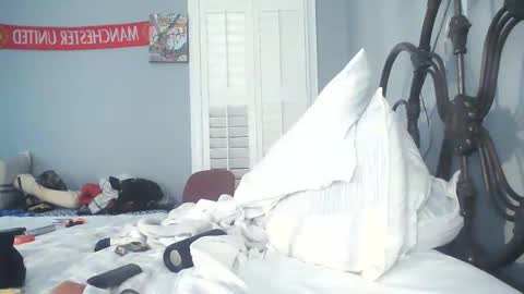 Snapshot of spacecase843 chatting on March 2025 06:13:02 AM TrndSettrz online show from March 2025 06:13:02 AM