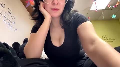 Snapshot of spaceyyybaby chatting on January 2026 08:14:02 PM Saturn online show from January 2026 08:14:02 PM