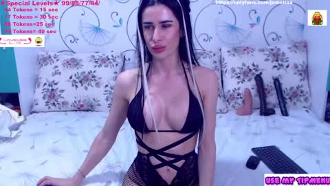 Snapshot of spicybrunnete chatting on January 2025 06:39:01 AM Trisha online show from January 2025 06:39:01 AM