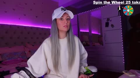 Snapshot of spicygirls chatting on December 2025 10:11:01 AM Alicia online show from December 2025 10:11:01 AM