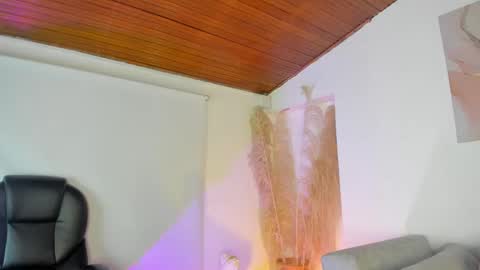 Snapshot of spicyvainilla chatting on May 2026 01:00:01 AM Valeria online show from May 2026 01:00:01 AM