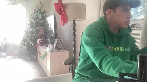 Snapshot of spun4feet chatting on December 2025 03:39:01 PM spun4feet online show from December 2025 03:39:01 PM