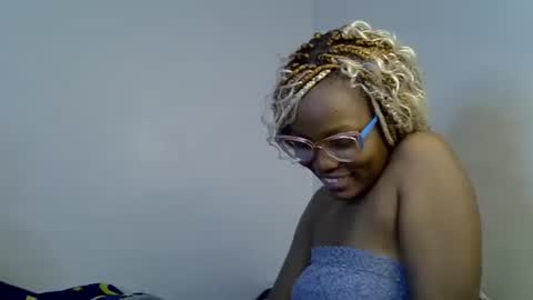 Snapshot of squirt_godes chatting on October 2025 08:22:02 PM Tashy online show from October 2025 08:22:02 PM