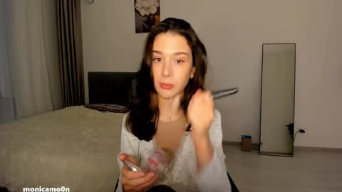 Snapshot of ssash1mii chatting on January 2025 06:09:01 AM Hey guys i miss you so much online show from January 2025 06:09:01 AM