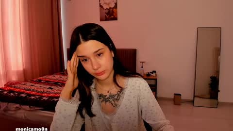 Snapshot of ssash1mii chatting on February 2025 09:37:01 AM Hey guys i miss you so much online show from February 2025 09:37:01 AM