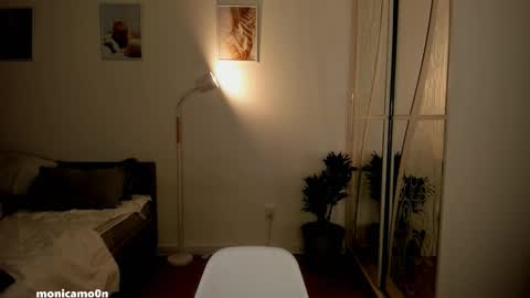 Snapshot of ssash1mii chatting on September 2025 09:51:01 PM Hey guys i miss you so much online show from September 2025 09:51:01 PM