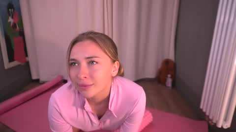 Kate online show from September 2025 09:37:01 PM