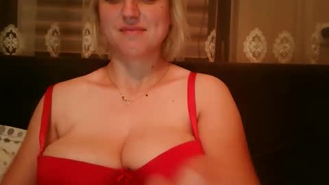 Amelly online show from October 2025 11:04:02 PM