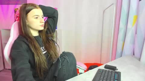 Stacey GMT5 Mo Tu We Th Fr Sa 3am -10am online show from December 2024 01:51:02 AM