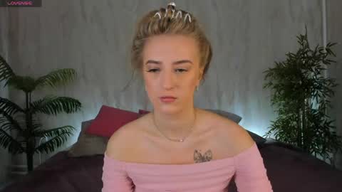 Snapshot of stacy_riiver chatting on June 2026 09:24:01 AM Stacy Mon Tue Wed Thu Fri Sun GMT GMT 3 1000am - 0400pm online show from June 2026 09:24:01 AM