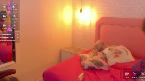 Snapshot of staisyotis chatting on March 2025 09:45:02 AM KEIMI online show from March 2025 09:45:02 AM