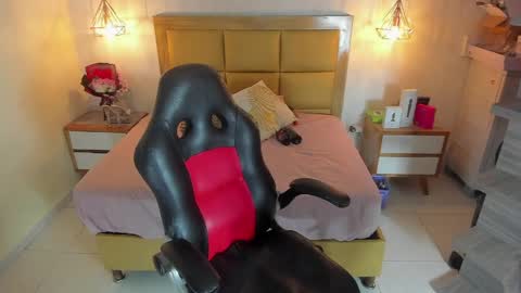 KEIMI  online show from May 2026 03:34:01 AM