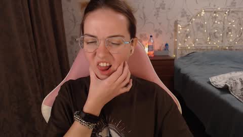 Snapshot of star_shopping chatting on December 2024 06:01:02 PM Alice online show from December 2024 06:01:02 PM