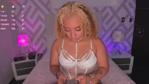 Snapshot of starlightsss_ chatting on June 2026 01:01:01 AM . online show from June 2026 01:01:01 AM