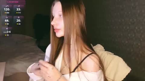 Snapshot of starrymira chatting on March 2026 03:12:01 AM Alice online show from March 2026 03:12:01 AM