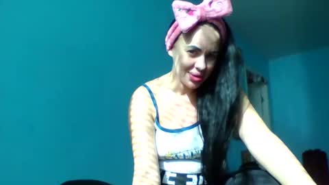 stefaniyax online show from October 2025 10:06:01 AM