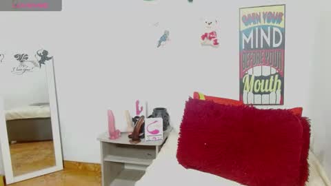 Stefanny online show from December 2024 05:11:01 PM