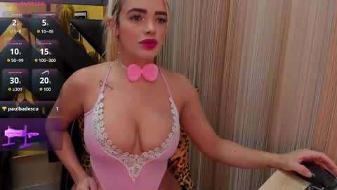 stefania online show from November 2025 01:01:02 PM