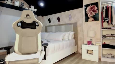 Snapshot of stefi_alizon chatting on November 2025 01:11:01 AM Zuly online show from November 2025 01:11:01 AM