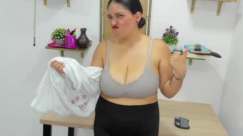 Stefy  online show from April 2026 07:42:01 PM