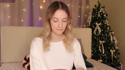 Snapshot of stela_artois chatting on December 2024 10:28:02 AM My name is Stella Nice to meet you Fav Pattern is 111 boobs are real online show from December 2024 10:28:02 AM