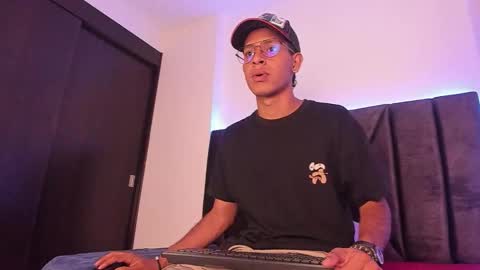 Snapshot of stella_drake chatting on February 2026 03:21:02 AM Drake online show from February 2026 03:21:02 AM