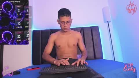 Snapshot of stella_drake chatting on February 2026 02:02:01 PM Drake online show from February 2026 02:02:01 PM