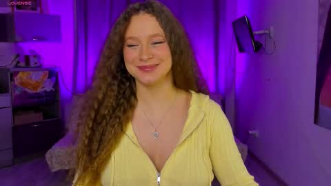 Snapshot of stella_pretty0 chatting on October 2025 01:44:01 PM Stella online show from October 2025 01:44:01 PM