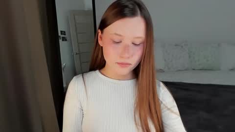 stella_sunny online show from December 2024 05:40:01 PM