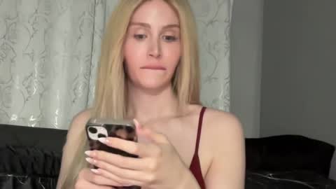 Snapshot of stellacummings chatting on September 2025 03:30:01 AM Stella Bella online show from September 2025 03:30:01 AM