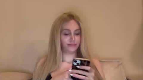 Snapshot of stellacummings chatting on October 2025 01:11:01 AM Stella Bella online show from October 2025 01:11:01 AM