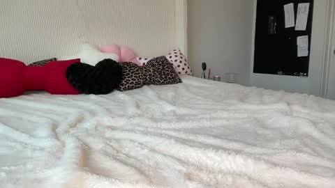 Stella Kay online show from May 2026 10:17:02 PM