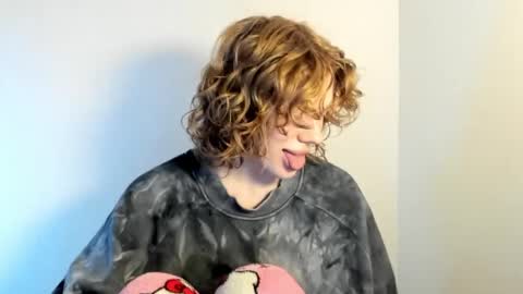 S T E L L A online show from October 2025 10:49:01 AM