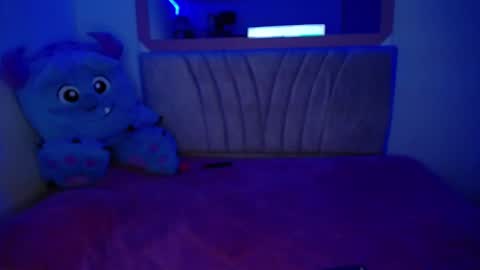 Emma online show from February 2025 10:24:01 PM