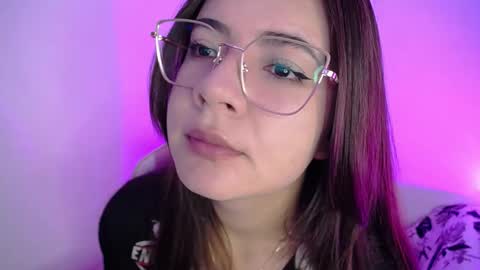 Emma online show from September 2025 09:03:02 PM