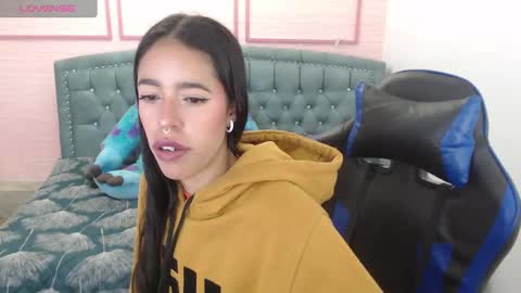 Snapshot of stephania_t chatting on January 2025 10:27:01 AM Stephania online show from January 2025 10:27:01 AM