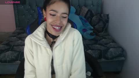 Snapshot of stephania_t chatting on February 2025 01:41:01 PM Stephania online show from February 2025 01:41:01 PM