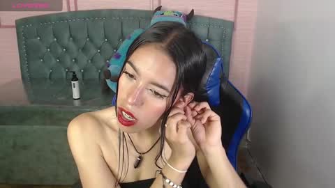 Snapshot of stephania_t chatting on February 2025 01:28:01 PM Stephania online show from February 2025 01:28:01 PM