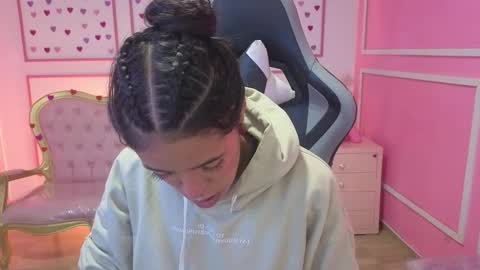 Snapshot of stephania_t chatting on September 2025 11:33:02 AM Stephania online show from September 2025 11:33:02 AM